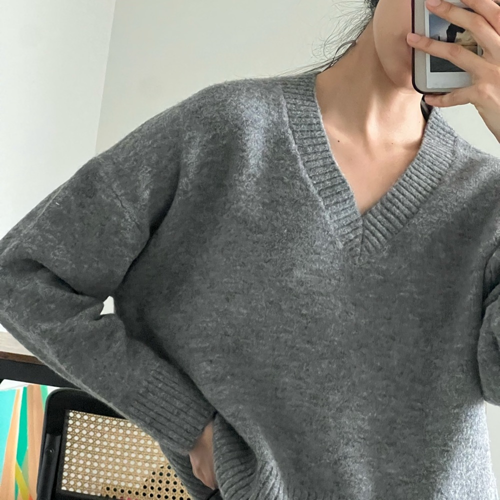 V neck sweater